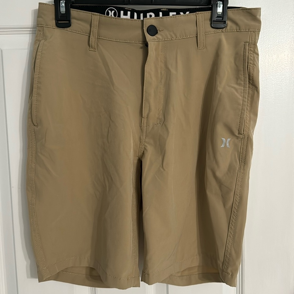 Hurley Sz 30 flat front shorts. EUC no rips tears or stains. Great uniform short
